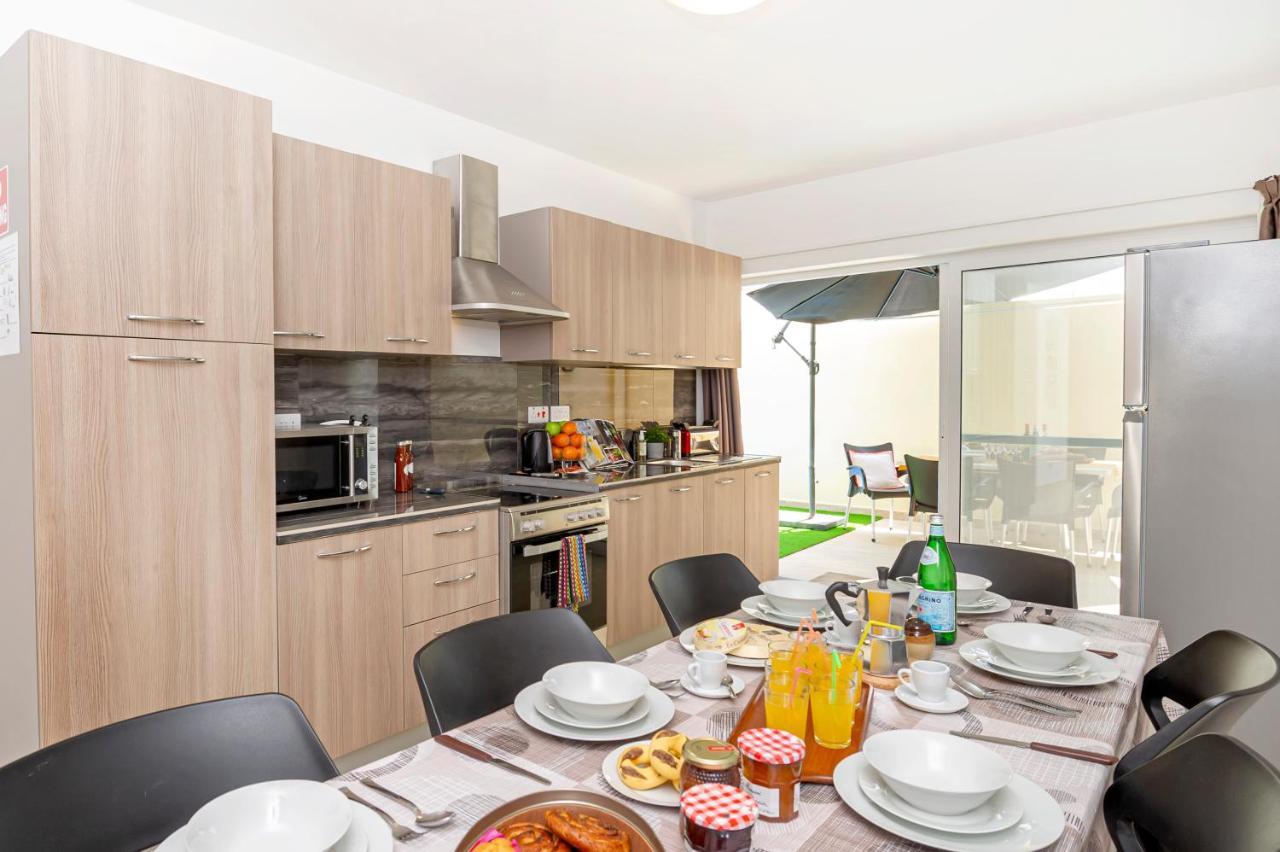 Summer Breeze 3 Bedroom Family Maisonette With Sunny Terrace In Mellieha - By Getawaysmalta Bagian luar foto